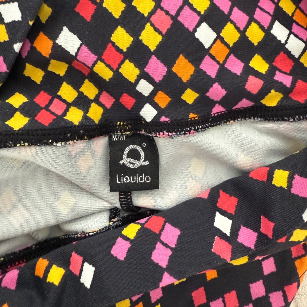 Liquido High End Brand Pink and Orange Dynamic Capri Yoga pants - Picture 3 of 3